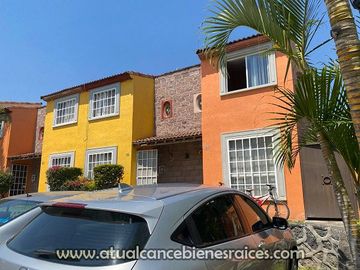 Venta de casa en fraccionamiento con alberca, jardín, palapa y vigilancia las 24 horas