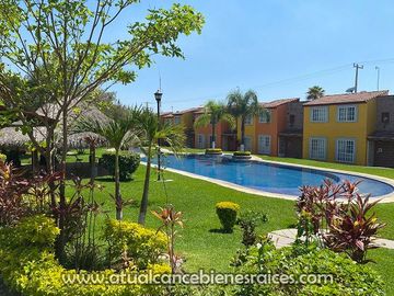 Venta de casa en fraccionamiento con alberca, jardín, palapa y vigilancia las 24 horas