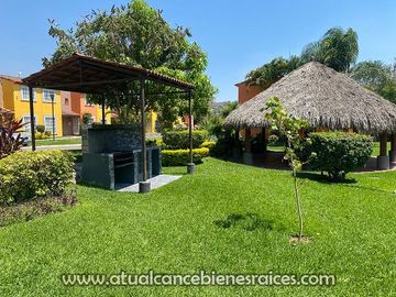 Venta de casa en fraccionamiento con alberca, jardín, palapa y vigilancia las 24 horas