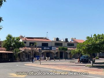 Venta de casa en fraccionamiento con alberca, jardín, palapa y vigilancia las 24 horas
