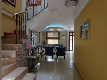 En Machala En Venta Linda Casa en Urbanización Privada con 3 dormitorios y en P.B. Estudio o Dormitorio pequeño
