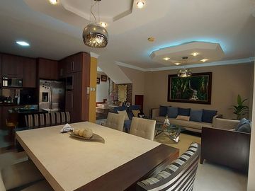 En Machala En Venta Linda Casa en Urbanización Privada con 3 dormitorios y en P.B. Estudio o Dormitorio pequeño