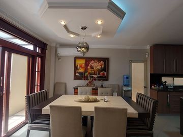 En Machala En Venta Linda Casa en Urbanización Privada con 3 dormitorios y en P.B. Estudio o Dormitorio pequeño