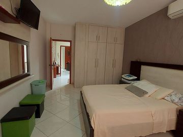 En Machala En Venta Linda Casa en Urbanización Privada con 3 dormitorios y en P.B. Estudio o Dormitorio pequeño