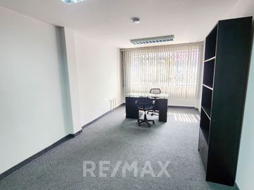 ALQUILER DE OFICINA AMOBLADA, EQUIPADA EN SAN ISIDRO 20m2