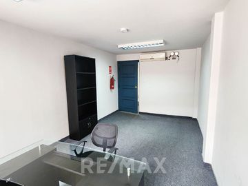 ALQUILER DE OFICINA AMOBLADA, EQUIPADA EN SAN ISIDRO 20m2
