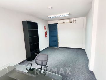 ALQUILER DE OFICINA AMOBLADA, EQUIPADA EN SAN ISIDRO 20m2