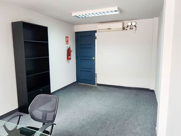 ALQUILER DE OFICINA AMOBLADA, EQUIPADA EN SAN ISIDRO 20m2