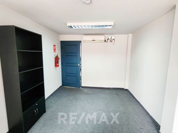 ALQUILER DE OFICINA AMOBLADA, EQUIPADA EN SAN ISIDRO 20m2