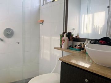 VENDO APARTAMENTO EN LA TRANSVERSAL INFERIOR 116 METROS