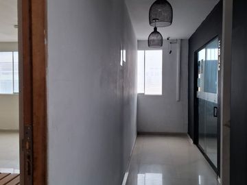 Amplio Local Comercial Ideal Para Oficinas – Empresas - Academias Entre Otros. CERCA DE TODO, COMERCIOS, BANCOS, FACIL ACCESO A TRANSPORTE PUBLICO