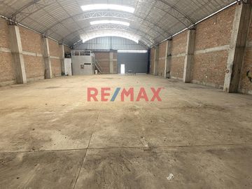 Local Comercial En Venta Av. Eguren / Urb. El Prisma / 480 M2 / $750,000