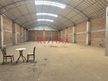 Local Comercial En Venta Av. Eguren / Urb. El Prisma / 480 M2 / $750,000