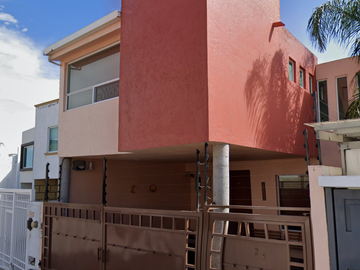 REMATO CASA EN QUERETARO MILENIO lll Sec.