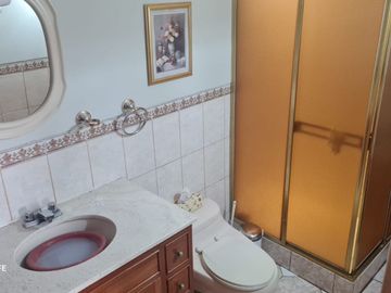 SE VENDE LINDA CASA CON EXCELENTE UBICACION – AREQUIPA