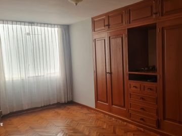 SE VENDE LINDA CASA CON EXCELENTE UBICACION – AREQUIPA