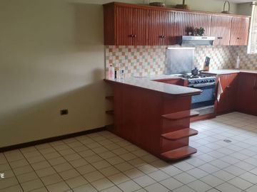 SE VENDE LINDA CASA CON EXCELENTE UBICACION – AREQUIPA