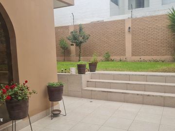 SE VENDE LINDA CASA CON EXCELENTE UBICACION – AREQUIPA