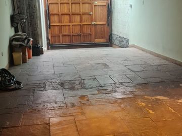 SE VENDE LINDA CASA CON EXCELENTE UBICACION – AREQUIPA