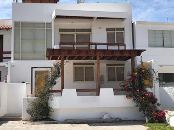 ¡¡ Excelente Oportunidad !! ¡¡ Tu Casa De Playa Soñada Con Vista Al Mar En Puerto Fiel – Km. 121.5 Panamericana Sur !! 🌞🏡🌊