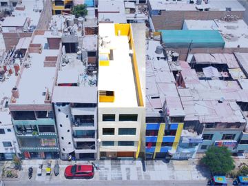 CASA DE 4 PISOS EN VENTA - LOS OLIVOS