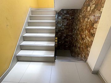 CASA DE 4 PISOS EN VENTA - LOS OLIVOS