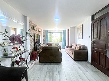CASA DE 4 PISOS EN VENTA - LOS OLIVOS