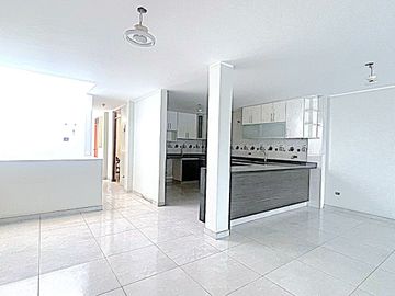 CASA DE 4 PISOS EN VENTA - LOS OLIVOS