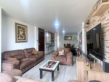 CASA DE 4 PISOS EN VENTA - LOS OLIVOS