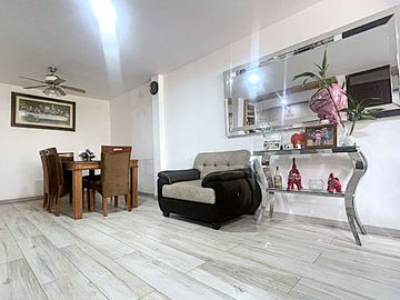 CASA DE 4 PISOS EN VENTA - LOS OLIVOS