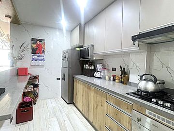 CASA DE 4 PISOS EN VENTA - LOS OLIVOS