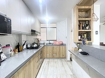 CASA DE 4 PISOS EN VENTA - LOS OLIVOS