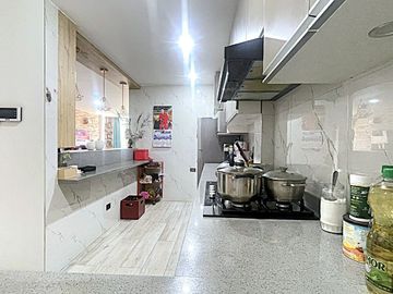 CASA DE 4 PISOS EN VENTA - LOS OLIVOS