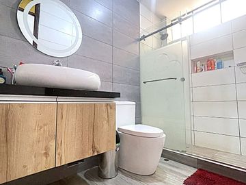 CASA DE 4 PISOS EN VENTA - LOS OLIVOS