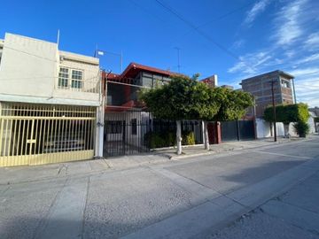 VENTA CASA CON DEPARTAMENTOS INDEPENDIENTES CELAYA GTO