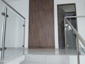 Casa en venta fraccionamiento La Vista, Querétaro. ¡Entrega Inmediata! Estrena la Casa de tus Sueños en el Corazón del Nuevo Querétaro.