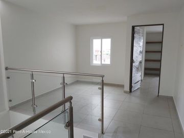 Casa en venta fraccionamiento La Vista, Querétaro. ¡Entrega Inmediata! Estrena la Casa de tus Sueños en el Corazón del Nuevo Querétaro.