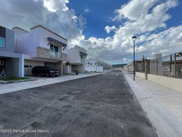 Casa en venta fraccionamiento La Vista, Querétaro. ¡Entrega Inmediata! Estrena la Casa de tus Sueños en el Corazón del Nuevo Querétaro.