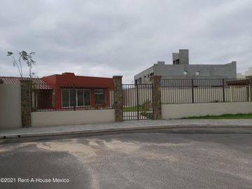 Casa en venta fraccionamiento La Vista, Querétaro. ¡Entrega Inmediata! Estrena la Casa de tus Sueños en el Corazón del Nuevo Querétaro.