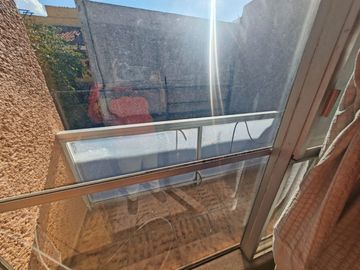 EN EL PRIMER CUADRO DE LA CD A 10 MIN DEL CENTRO, UBICACION PRIVILEGIADA A 2 CUADRAS DE LOS ARCOS. COLONIA TRADICIONAL Y TRANQUILA. CASA Y TERRENO CON