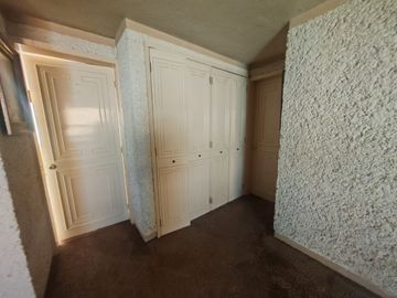 EN EL PRIMER CUADRO DE LA CD A 10 MIN DEL CENTRO, UBICACION PRIVILEGIADA A 2 CUADRAS DE LOS ARCOS. COLONIA TRADICIONAL Y TRANQUILA. CASA Y TERRENO CON