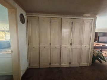 EN EL PRIMER CUADRO DE LA CD A 10 MIN DEL CENTRO, UBICACION PRIVILEGIADA A 2 CUADRAS DE LOS ARCOS. COLONIA TRADICIONAL Y TRANQUILA. CASA Y TERRENO CON