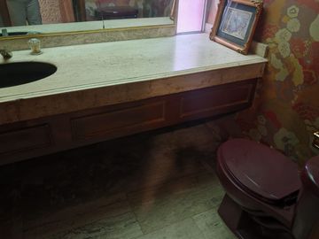 EN EL PRIMER CUADRO DE LA CD A 10 MIN DEL CENTRO, UBICACION PRIVILEGIADA A 2 CUADRAS DE LOS ARCOS. COLONIA TRADICIONAL Y TRANQUILA. CASA Y TERRENO CON