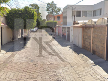 CASA EN VENTA EN VILLA LAS ARBOLEDAS EN QUERETARO