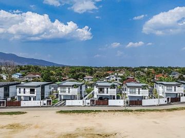 4-bedroom luxury pool villa near Chiang Mai city, Ban Waen Subdistrict, Hang Dong District, spacious area, convenient transportation