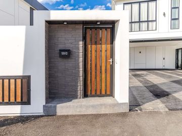 4-bedroom luxury pool villa near Chiang Mai city, Ban Waen Subdistrict, Hang Dong District, spacious area, convenient transportation