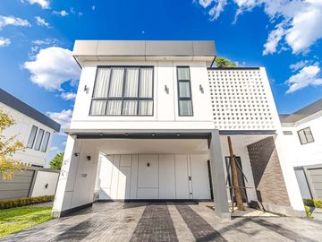 4-bedroom luxury pool villa near Chiang Mai city, Ban Waen Subdistrict, Hang Dong District, spacious area, convenient transportation