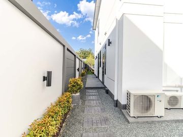 4-bedroom luxury pool villa near Chiang Mai city, Ban Waen Subdistrict, Hang Dong District, spacious area, convenient transportation