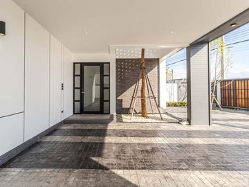 4-bedroom luxury pool villa near Chiang Mai city, Ban Waen Subdistrict, Hang Dong District, spacious area, convenient transportation