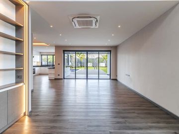 4-bedroom luxury pool villa near Chiang Mai city, Ban Waen Subdistrict, Hang Dong District, spacious area, convenient transportation